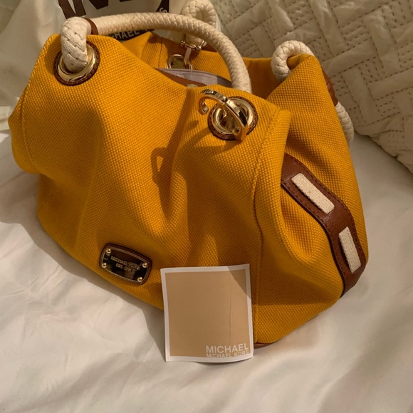 Trendy Handbag 👜 - Picture 5 of 6